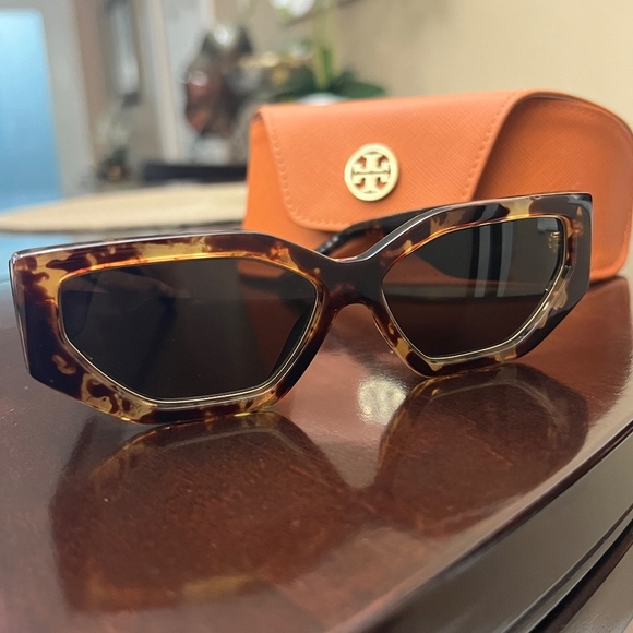 Women\'s Sunglasses Tory Burch Kira Geometric Sunglasses Dark Tortoise